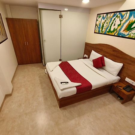 Hotel Beach Crown Juhu ムンバイ エクステリア 写真