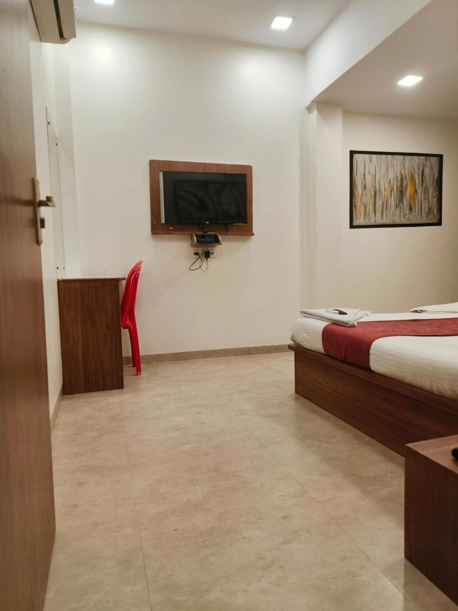 Hotel Beach Crown Juhu ムンバイ エクステリア 写真