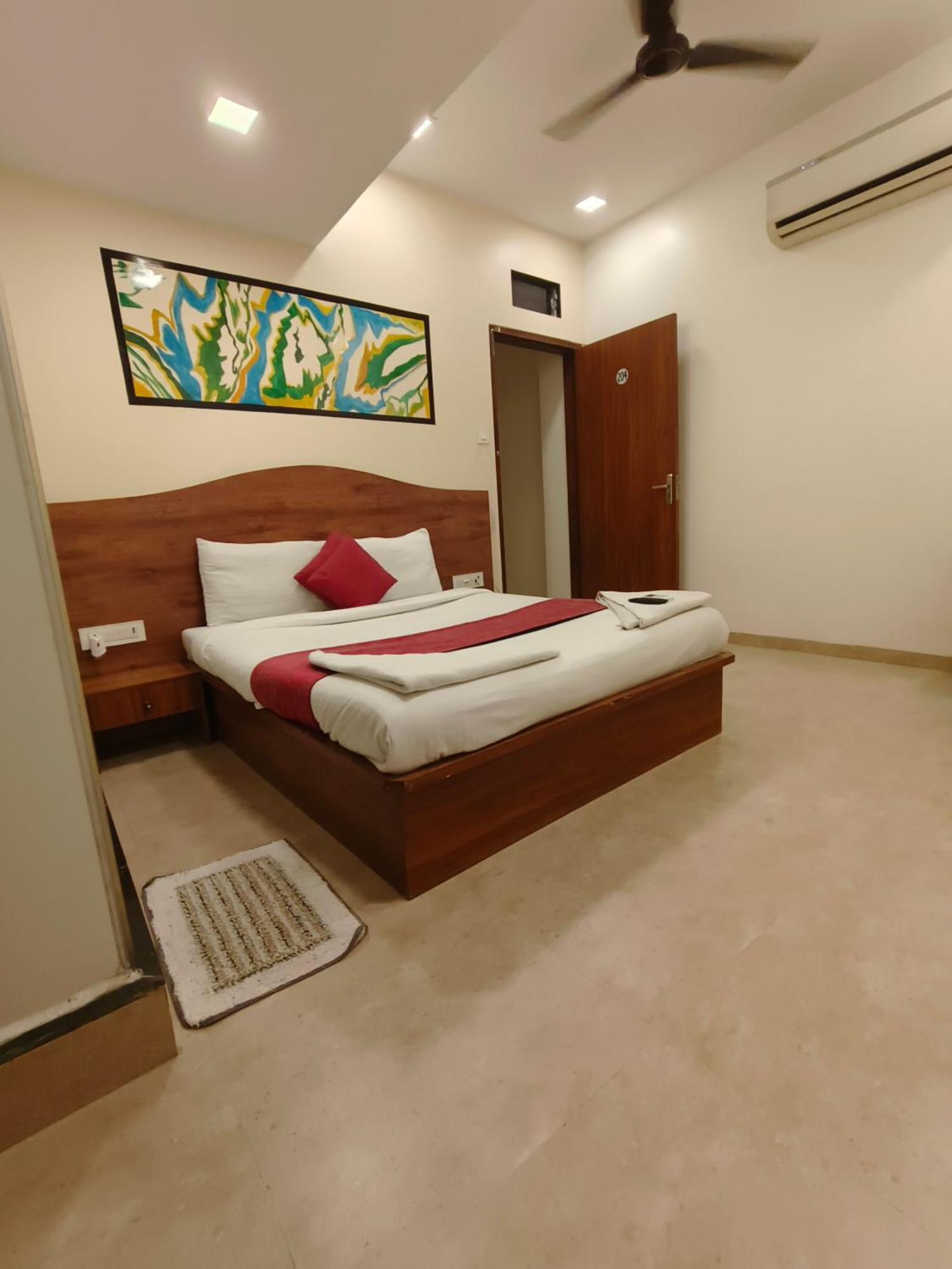Hotel Beach Crown Juhu ムンバイ エクステリア 写真