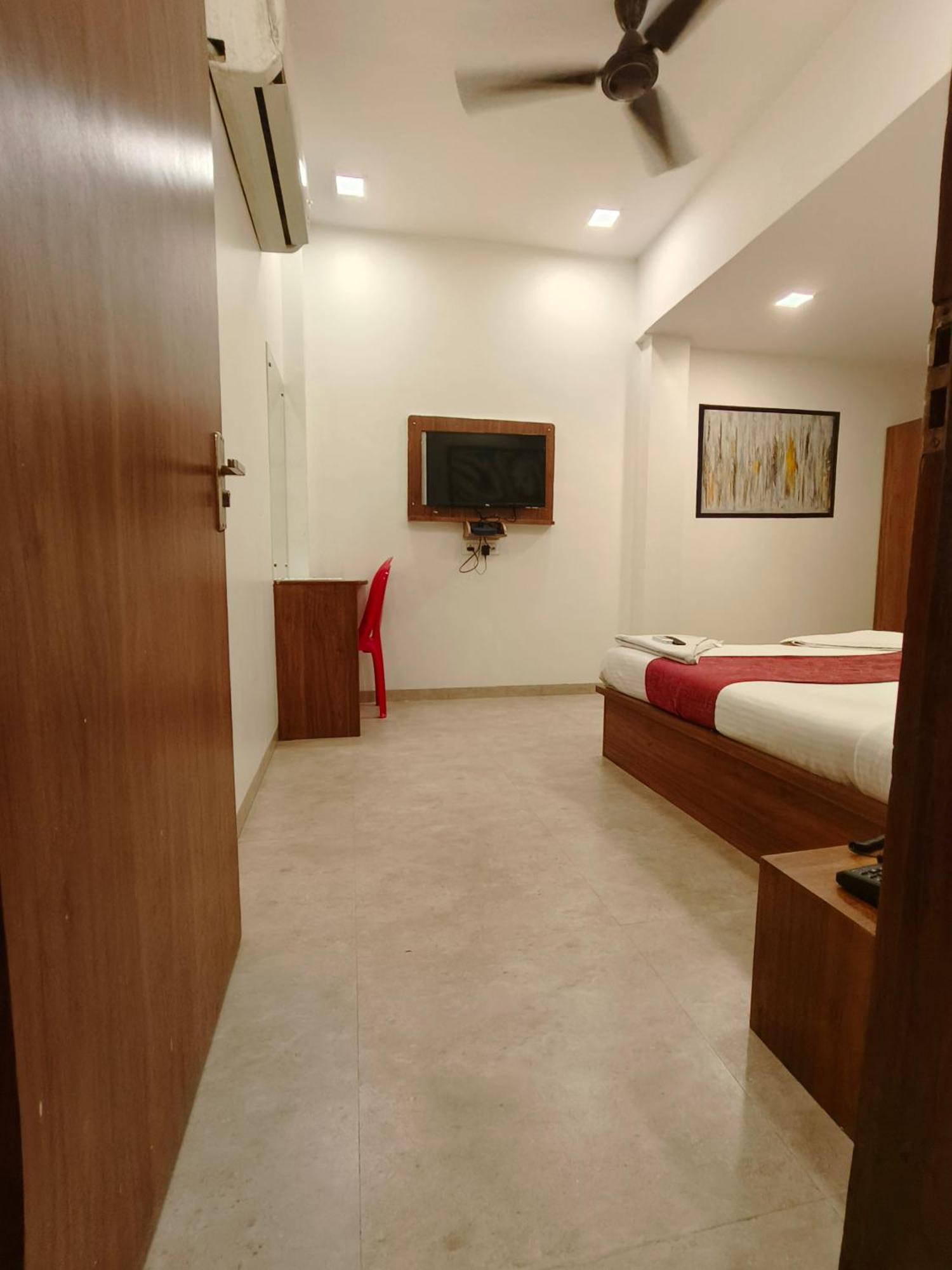 Hotel Beach Crown Juhu ムンバイ エクステリア 写真