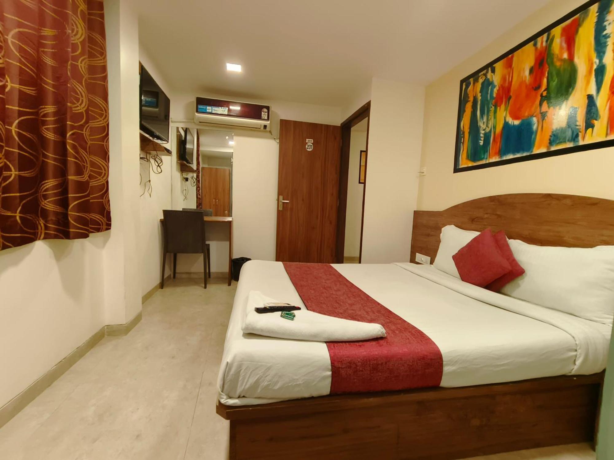 Hotel Beach Crown Juhu ムンバイ エクステリア 写真