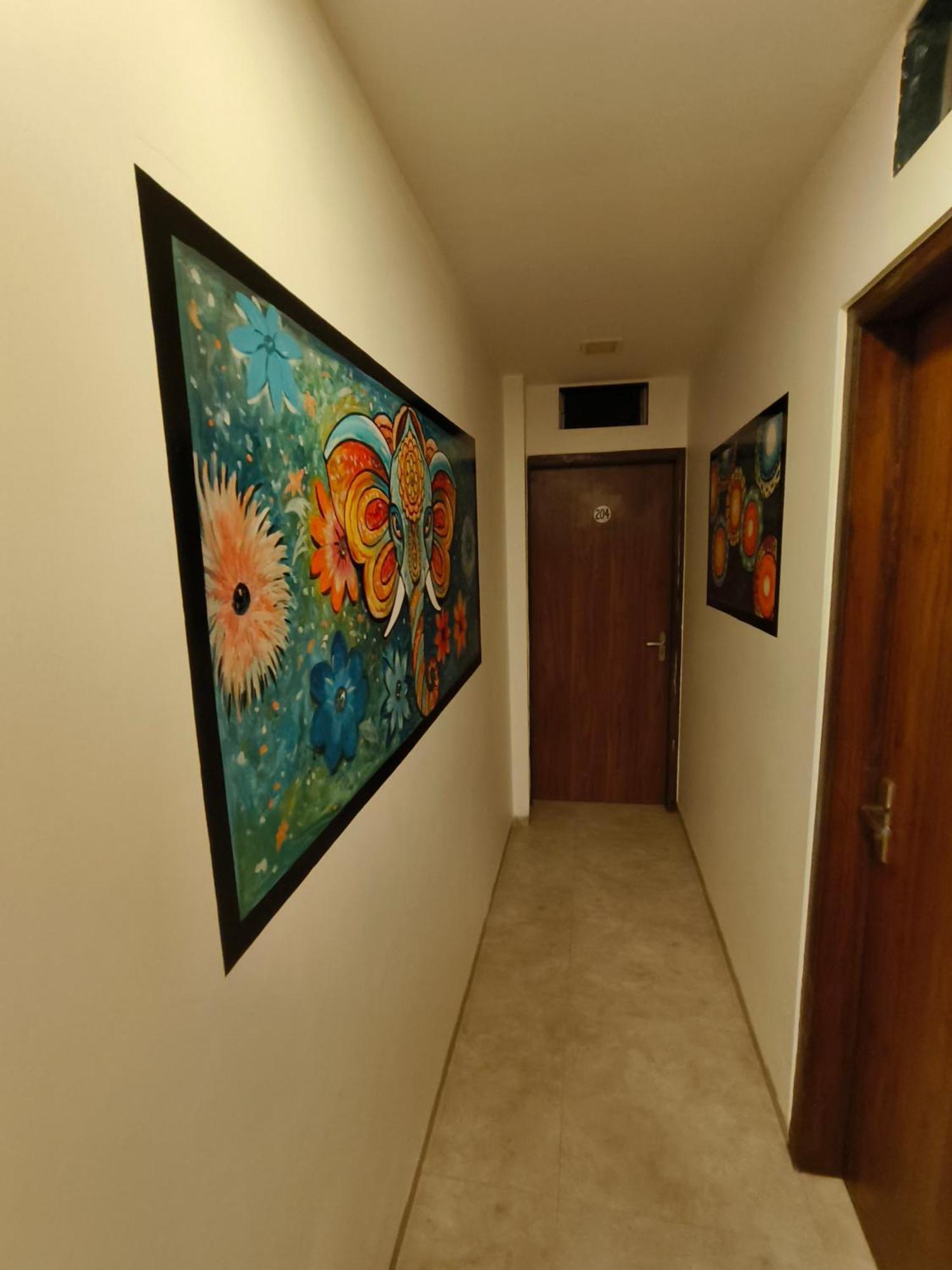 Hotel Beach Crown Juhu ムンバイ エクステリア 写真